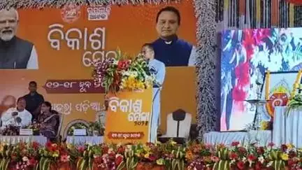 ସୁନ୍ଦରଗଡ ସହର: ସୁନ୍ଦରଗଡ ସରକାରୀ କଲେଜ ସମ୍ମୁଖ ଯତ୍ରା ପଡ଼ିଆରେ ବିକାଶ ମେଳା ଉଦ୍ଘାଟନୀ କାର୍ଯ୍ୟକ୍ରମରେ ମୁଖ୍ୟ ଅତିଥି ମନ୍ତ୍ରୀ ସୁରେଶ ପୂଜାରୀ