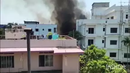 গুৱাহাটী: গন্ধিবস্তিত ভয়ংকৰ  অগ্নিকাণ্ড, ৫০ টাকৈ পৰিয়ালত প্ৰায় ৯টা ছিলিণ্ডাৰ বিস্ফোৰণ