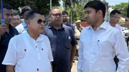 পূব ডিব্ৰুগড়: অহা শনিবাৰে মহানগৰৰ হাইস্কুল খেলপথাৰত মুখ‍্যমন্ত্ৰীয়ে অংশগ্ৰহণ কৰিবলগীয়া সভাৰ প্ৰস্তুতিৰ বুজ লয় মন্ত্ৰী প্ৰশান্ত ফুকনে