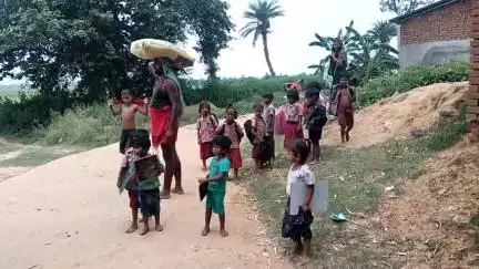 अमरपुर: चिलचिलाती धूप में आंगनबाड़ी केंद्र आने को मजबूर है मासूम बच्चे, जिलाधिकारी से आंगनबाड़ी में छुट्टी की मांग #jansamasya