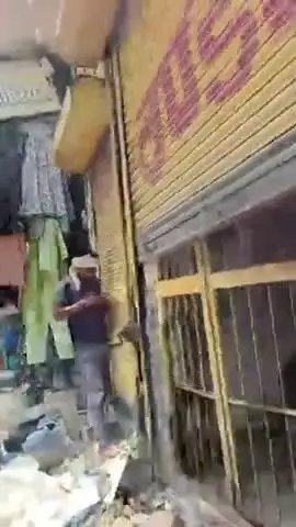 हथीन: नगरपालिका चेयरपर्सन रेनू लता के पति पूर्व चेयरमैन सुमित राजपूत ने गहलब रोड मार्केट में स्थित शराब ठेका को कराया बंद