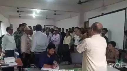 दोडामार्ग: कसई दोडामार्ग नगरपंचायतच्या प्रारूप विकास आराखड्याच्या सुनावणी वेळी नागरिक व अधिकाऱ्यांमध्ये हमरीतुमरी