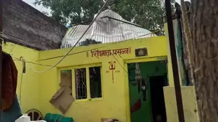 जळगाव: जिल्ह्यात वादळी वाऱ्याचा हाहाकार, तिघांचा बळी, कोट्यावधी रूपयांचे नुकसान; जिल्हाधिकाऱ्यांकडून नुकसानीची पाहणी
