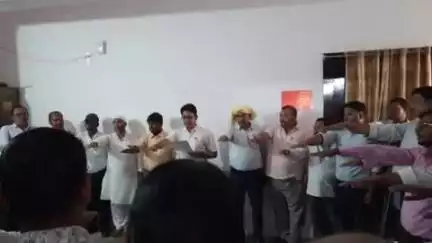 बिहार: विश्व बाल श्रम निषेध दिवस पर बिहार शरीफ के भवन निर्माण व शिक्षा विभाग कार्यालय में कर्मियों ने ली बाल श्रम रोकने की शपथ