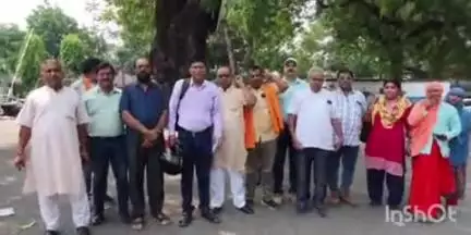 सोहागपुर: भारतीय मजदूर संघ के लोगों ने कलेक्ट्रेट कार्यालय में कलेक्टर को ज्ञापन सौंपा