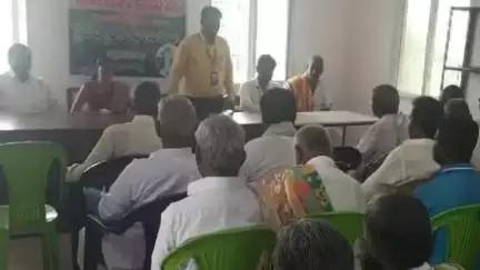 పత్తికొండ: పత్తికొండలో రైతులకు రుణాలపై స్టేట్ బ్యాంక్ ఆఫ్ ఇండియా అధికారులు అవగాహన సదస్సు