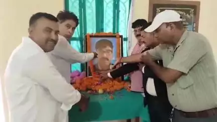 बेल्थरा रोड: अधिवक्ता भवन में तहसील एसोसिएशन ने वरिष्ठ अधिवक्ता लक्ष्मण पांडे की प्रथम पुण्यतिथि मनाई, किया नमन