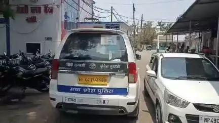 नरसिंहपुर: इमलिया के पास घायल युवक को डायल 100 पुलिस ने पहुंचाया अस्पताल, वीडियो आया सामने
