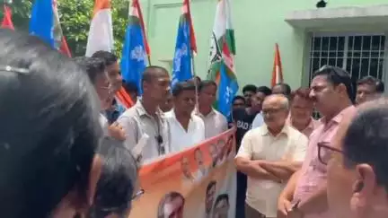 ବୌଦ୍ଧ ସଦର: ଆଞ୍ଚଳିକପରିବହନ କାର୍ଯ୍ୟାଳୟ ଠାରେ ବୌଦ୍ଧ ଜିଲ୍ଲା ଛାତ୍ର କଂଗ୍ରେସ ତରଫରୁ ଛାତ୍ରଛାତ୍ରୀଙ୍କ ବସଭଡା ରିହାତି ନେଉ ଆଞ୍ଚଳିକ ପରିବାହନ ଅଧିକାରୀ @