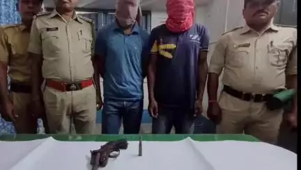 মেখলিগঞ্জ: ১টি দেশি পিস্তল সহ এক রাউন্ড কার্তুজ উদ্ধার করলো মেখলিগঞ্জ থানার পুলিশ, ঘটনায় গ্রেফাতার দুই