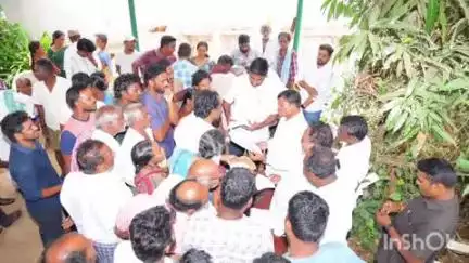 అశ్వారావుపేట: దమ్మపేట మండలం పరిధిలోని రంగువారి గూడెం గ్రామపంచాయతీ కార్యాలయంలో నిర్వహిస్తున్న భూభారతి కార్యక్రమంలో పాల్గొన్న ఎమ్మెల్యే