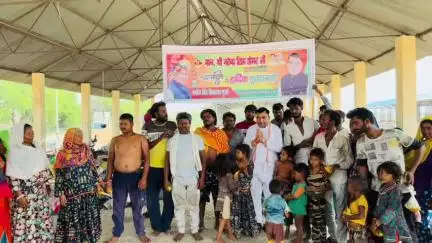 जौरा: जौरा शहर के भाजपा नेता मनोज सिकरवार गुर्जा ने गरीबों को फल बांटकर नरेंद्र सिंह तोमर का जन्मदिन मनाया
