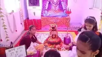 खंडवा नगर: खंडवा की सर्वोदय कॉलोनी में शिव मंदिर की स्थापना, बड़ी संख्या में श्रद्धालु हुए शामिल