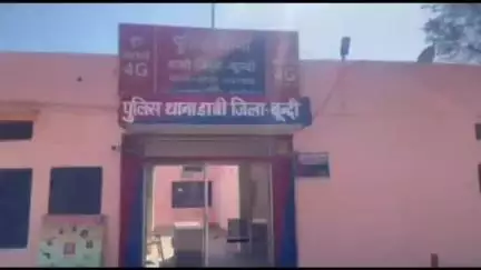 हिण्डोली: धनेश्वर चौराहे पर हुई चाकू बाजी की घटना में फरार विधि के विरुद्ध संघर्षरत दो किशोरों को पुलिस ने किया निरुद्ध