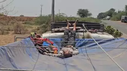 ઝાલોદ: ઝાલોદના અનવરપુરા રોડ પર ટ્રક ઉપર મૃતદેહ મળી આવ્યો