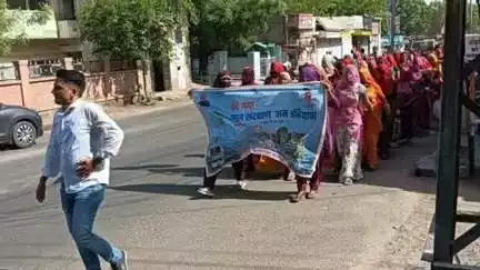 पचपदरा: वंदे गंगा जल संरक्षण जन अभियान के तहत नगर परिषद के कार्मिकों ने प्रभात फेरी निकालकर आमजन को स्वच्छता का संदेश दिया