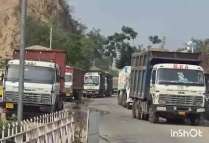 इंदौरा: इंदोरा के विभिन्न स्थानों पर अवैध खनन के खिलाफ पुलिस की बड़ी कार्रवाई, 24 वाहन किए गए जब्त