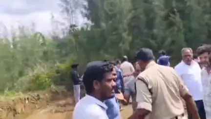 శ్రీకాకుళం: ) వెంకట్రావుపేట గ్రామానికి చెందిన ఓ వ్యక్తి అంత్య క్రియలను పక్క అడ్డుకున్న గ్రామస్థులు