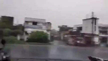 यवतमाळ: नेर येथे पालकमंत्री संजय राठोड यांच्या वाहनाला प्रहारच्या कार्यकर्त्यांनी दाखविले काळे झेंडे