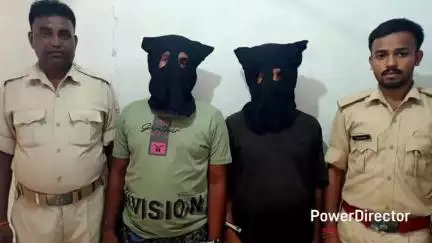 सारवां: जगमगडीह में पुलिस ने पिता-पुत्र को भारी मात्रा में अवैध शराब के साथ किया गिरफ्तार, भेजा जेल