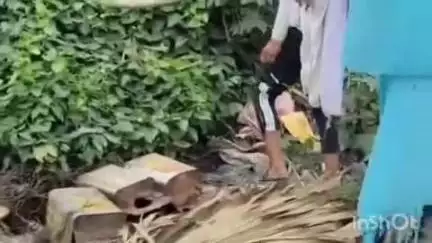 बंजरिया: बंजरिया पुलिस ने गुप्त सूचना पर गुरुवार को घर में चल रही 12 शराब भट्ठियों के साथ 1000 लीटर शराब विनष्ट की