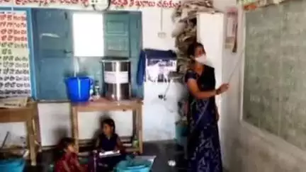 మార్కాపురం: మార్కాపురం నియోజకవర్గంలో వేసవి సెలవుల అనంతరం పునః ప్రారంభమైన పాఠశాలలు