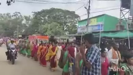 ଅତାବିରା: ଭେଡେନ ପଞ୍ଚାୟତ କାର୍ଯ୍ୟାଳୟରେ ରାଜ୍ୟ ସରକାରକଂ ବିକାଶ କାର୍ଯ୍ୟକ୍ରମ.ଯୋଗଦେଲେ ବିଡିଓ