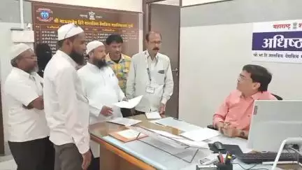 धुळे: हिरे रुग्णालयाचे अधिष्ठाता यांना विविध प्रश्नी मुस्लिम ओबीसी एबीसी संघर्ष समिती वतीने देण्यात आले निवेदन