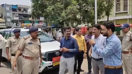 सतना शहर की ट्रैफिक व्यवस्था का जायजा लेने निकले कलेक्टर डॉ सतीश कुमार एस, आवश्यक दिशा निर्देश भी दिए
