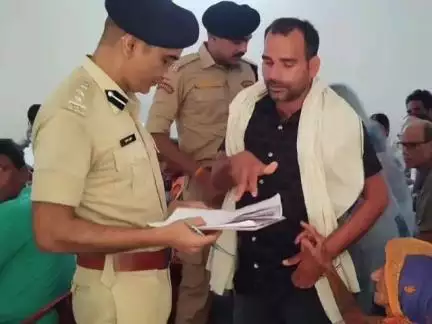 गया टाउन सीडी ब्लॉक: पुलिस कप्तान आनंद कुमार ने जनता दरबार में 60 पीड़ितों की समस्याएँ सुनीं, कुछ का मौके पर ही निपटारा किया