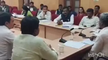 ಚಿಕ್ಕಮಗಳೂರು: ಹೆದ್ದಾರಿಗಳ ಪ್ರಗತಿ ಕುರಿತು ಜಿಲ್ಲಾಧಿಕಾರಿ ಕಚೇರಿ ಸಭಾಂಗಣದಲ್ಲಿ ಸಂಸದ ಕೋಟಾ‌‌ ಶ್ರೀನಿವಾಸ್ ಪೂಜಾರಿ ಸಭೆ