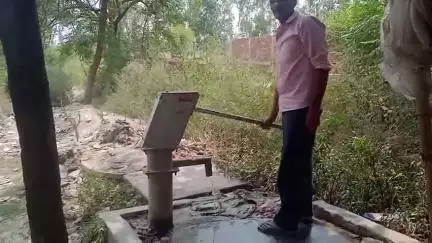 नवाबगंज: बंगला बाजार में पब्लिक ऐप की खबर का दिखा असर, खराब पड़े हैंडपंप को कराया गया सही #jansamasya