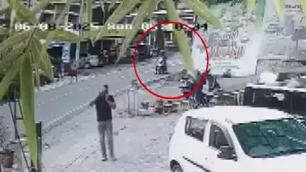 ഇടുക്കി: ചെറുതോണിയിൽ ചുമട്ടുതൊഴിലാളിയെ വാഹനമിടിപ്പിച്ച് കൊലപ്പെടുത്താൻ ശ്രമം, സി.സി.ടി.വി ദൃശ്യങ്ങൾ പുറത്ത്