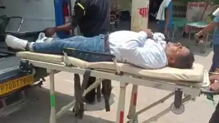 महाराजगंज: चुरुवा टोल प्लाजा के पास अधेड़ की बाइक अनियंत्रित होकर डिवाइडर पार कर दूसरी लेन में गिरी, हुआ घायल