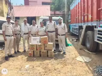सिहोरा: ग्राम रानीताल में आबकारी विभाग की कार्रवाई, अवैध मदिरा ज़ब्त