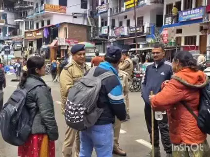 रुद्रप्रयाग: एसपी रुद्रप्रयाग ने जनपद मुख्यालय से सोनप्रयाग तक की यात्रा व्यवस्थाओं का किया निरीक्षण