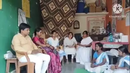 వర్ని: దేశవ్యాప్త సార్వత్రిక సమ్మెను జయప్రదం చేయాలి ;వర్నిలో ఆశా యూనియన్ జిల్లా ఉపాధ్యక్షురాలు స్వప్న