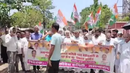 जहानाबाद: कांग्रेस पार्टी ने रोजगार के मुद्दे पर स्टेशन से निकाली विरोध रैली, सरकार पर साधा निशाना