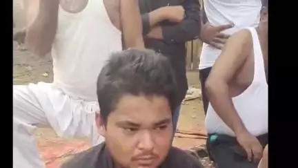अमरोहा: अमरोहा नगर में मस्जिद से जनरेटर की हत्थी चुराने के आरोप में एक युवक को लोगों ने पकड़ा