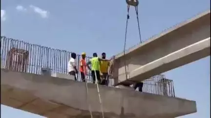 गंगरार: गंगरार में चल रहे ओवर ब्रिज कार्य के चलते क्षेत्रवासियों ने इंजीनियर से की मुलाकात, जल्द काम पूरा करने का किया आग्रह