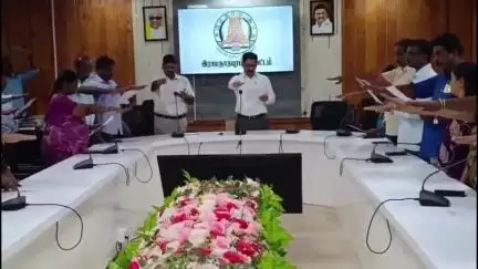 இராமநாதபுரம்: 14 வயதுக்குட்பட்ட குழந்தைகளை பணியில் அமர்த்த மாட்டேன்- ஆட்சியரகத்தில் உறுதிமொழி