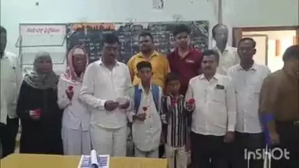 వనపర్తి: ప్రభుత్వ పాఠశాలల్లో విద్యార్థులకు పుష్పాలతో స్వాగతం పలికిన వనపర్తి జిల్లా అఖిలపక్ష ఐక్యవేదిక