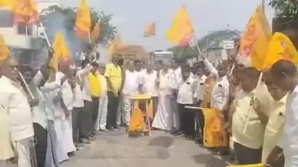 గంగాధర నెల్లూరు: కూటమి ప్రభుత్వం ఏర్పడి ఏడాది కావడంతో SRపురం మండలం పుల్లూరు క్రాస్‌లో టీడీపీ నాయకులు సంబరాలు