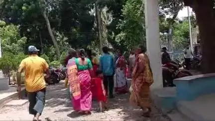 দেগঙ্গা: দেগঙ্গায় তীর্থযাত্রীদের বাসের ধাক্কায় জখম সাইকেলে আরোহী