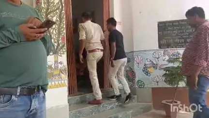 जमुई: जमुई के डॉक्टर सूर्यनंदन सिंह से ₹20 लाख की रंगदारी मांगने के आरोपी को जमुई पुलिस ने देवघर से चार को किया गिरफ्तार