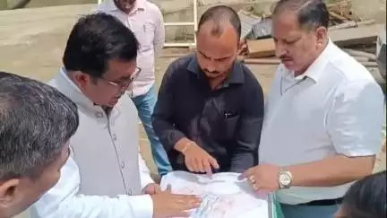 पिथौरागढ़: जिलाधिकारी विनोद गोस्वामी ने बेस चिकित्सालय का किया औचक निरीक्षण