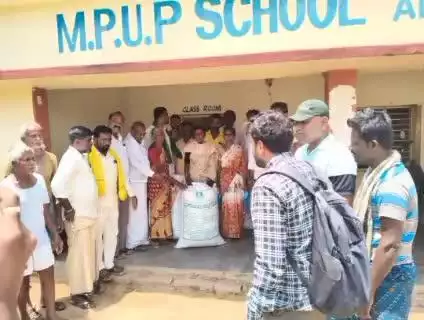 అగలి మండలంలో గురువారం ప్రభుత్వ సబ్సిడీ వేరుశనగ విత్తన కాయలను రైతులకు పంపిణీ చేశారు.
