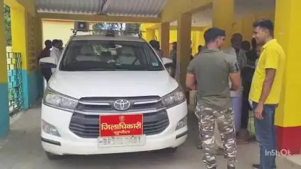 त्रिवेणीगंज: जिलाधिकारी ने त्रिवेणीगंज अंचल व प्रखंड कार्यालय का औचक निरीक्षण किया