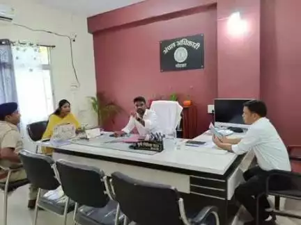 पोटका: पोटका प्रखंड मुख्यालय में जनसमस्याओं के समाधान के लिए समीक्षा बैठक, विधायक संजीव सरदार उपस्थित रहे