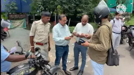 आदित्यपुर गम्हरिया: जिला परिवहन पदाधिकारी के नेतृत्व में कांड्रा चौक पर चेकिंग अभियान, ₹45,800 का जुर्माना वसूला गया